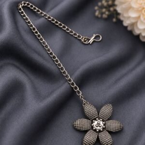 Floral Maang Tika Traditional Design for Fashion Wear
