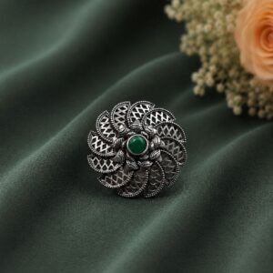 Unique Silver Ring Artistic Design for Elegant Fashion Wear