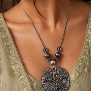Silver Chain Pendant Necklace Minimalist Jewelry for Everyday, Office & Party Wear