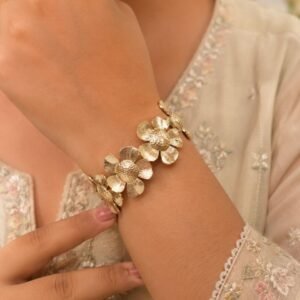 Flower Anti Tarnish Bangle Elegant Gold Jewelry for Festive & Modern Style