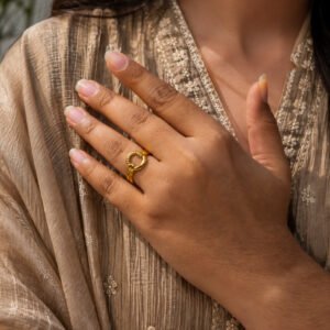 Anti Tarnish Rings Royal Looking Fashion Finger Ring with Timeless